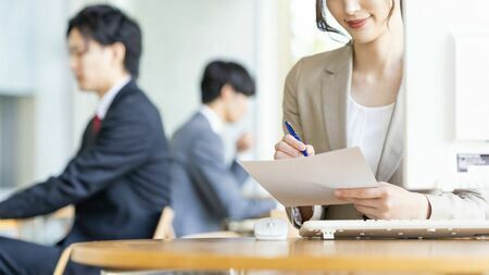 書いた文章からあなたは評価されているかもしれません（写真：takeuchi masato／PIXTA）