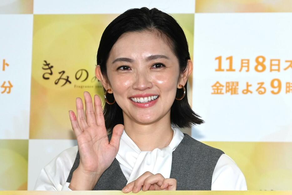 連続ドラマ「きみの継ぐ香りは」の記者発表会に出席した星野真里さん