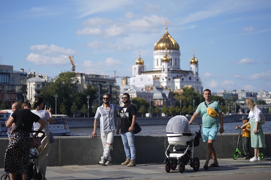 ロシア人の多くは、戦争下を感じない日常を送っている（AP/アフロ）