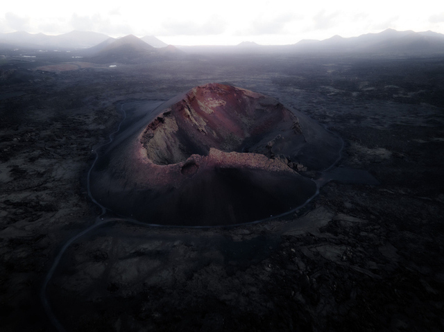 マウナロア火山の噴火口　photo by bgettyimages