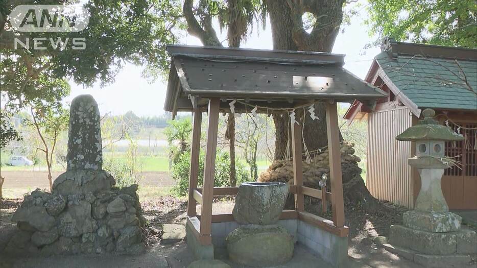 神社で屋根の銅板が盗まれる