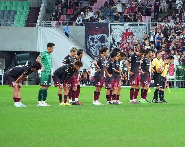 FC東京に０－２で敗れた神戸。写真：田中研治（サッカーダイジェスト写真部）