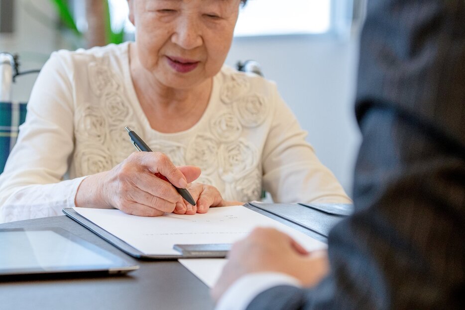 訪問販売に点検商法、親がだまされないために知っておきたいこと