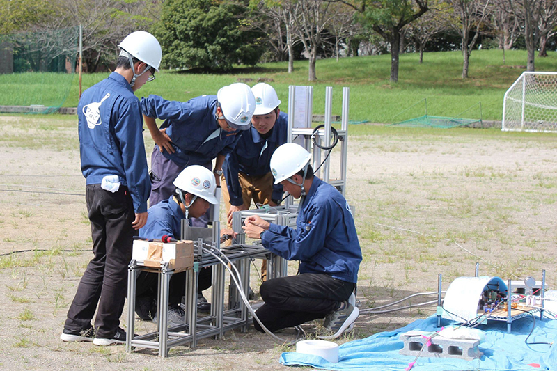 酸化剤の亜酸化窒素が入ったタンクをアイスで冷却する