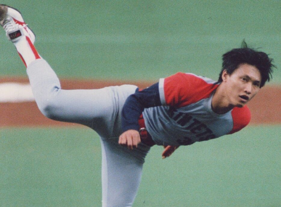 1989年の日本シリーズで力投する近鉄・加藤