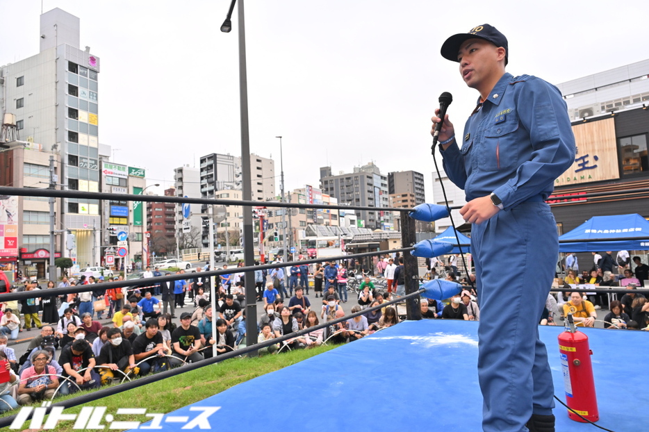 被災時の行動を説明する豊島消防署の山口さん