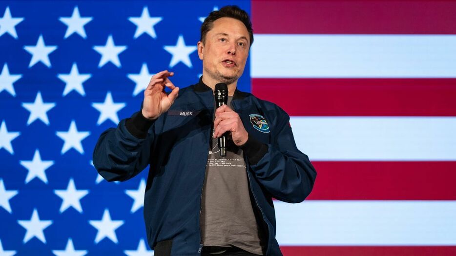 対話集会で発言するイーロン・マスク氏＝２６日、ペンシルベニア州ランカスター