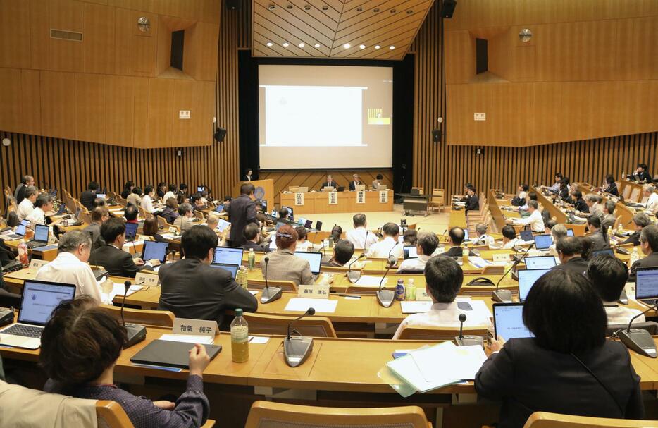 東京都港区で開かれた日本学術会議の総会＝21日午後