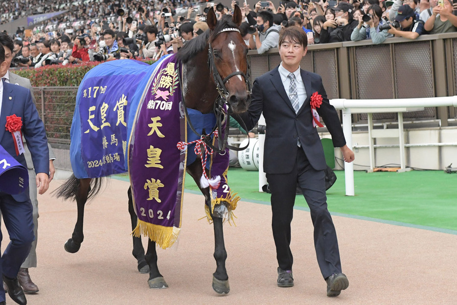 ドウデュースと前川助手