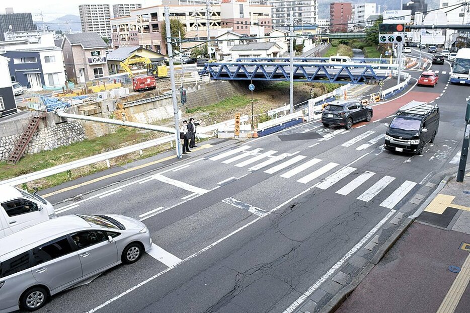 信号規制が3サイクルから4サイクルに変わる巾上交差点