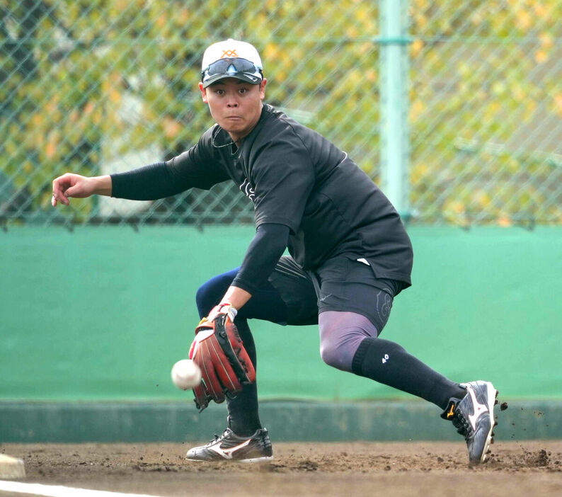 サブグラウンドでノックを受ける中山（カメラ・岡野　将大）