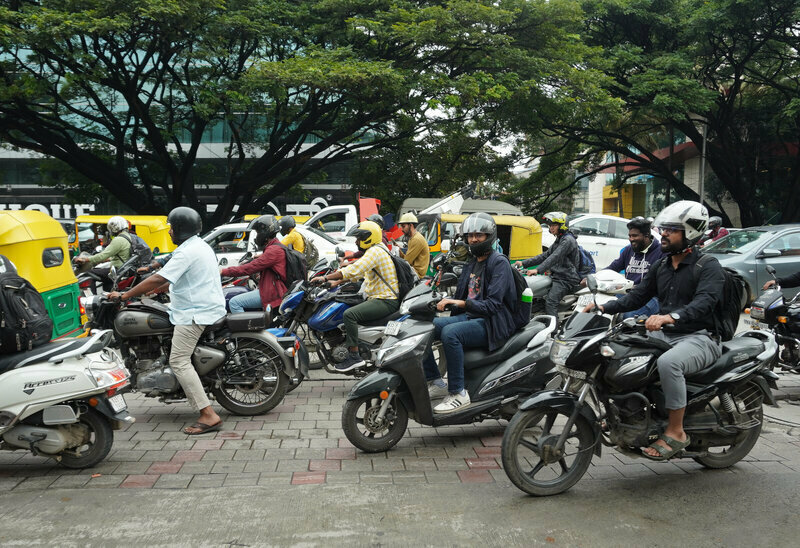 インド・チェンナイの市街地。バイクは生活の足として根付いている