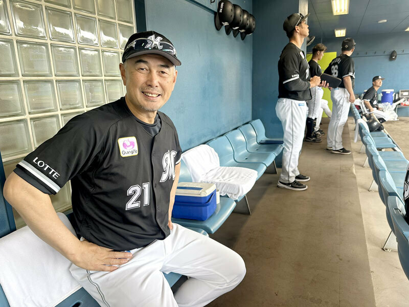 ベンチ入りした吉井監督