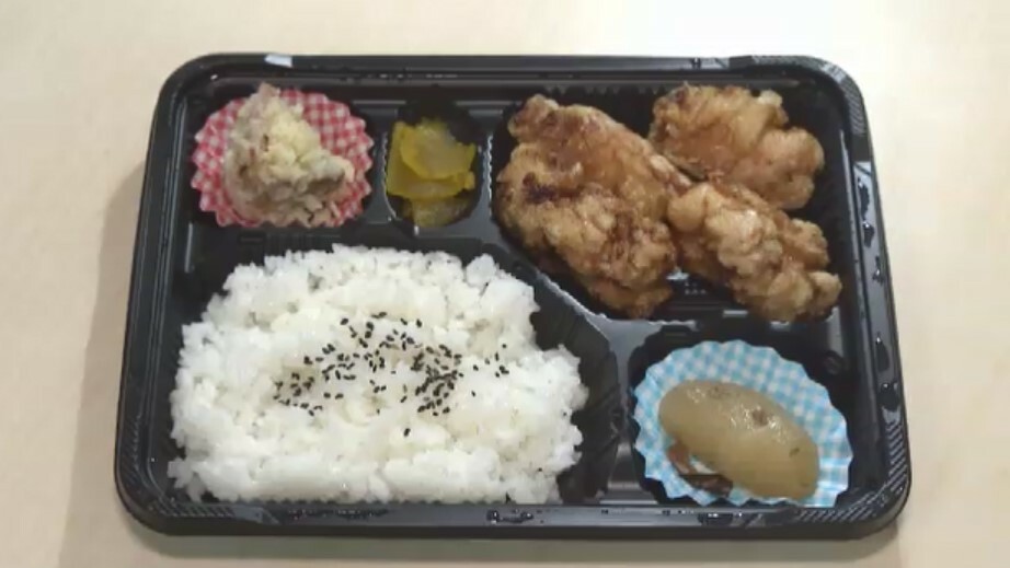 看板メニューの「唐揚げ弁当」