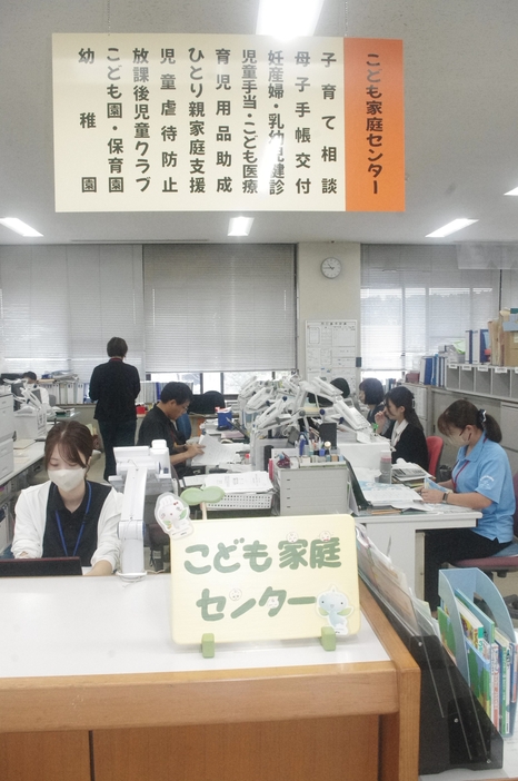 業務を開始したこども家庭センター=岡山県鏡野町で