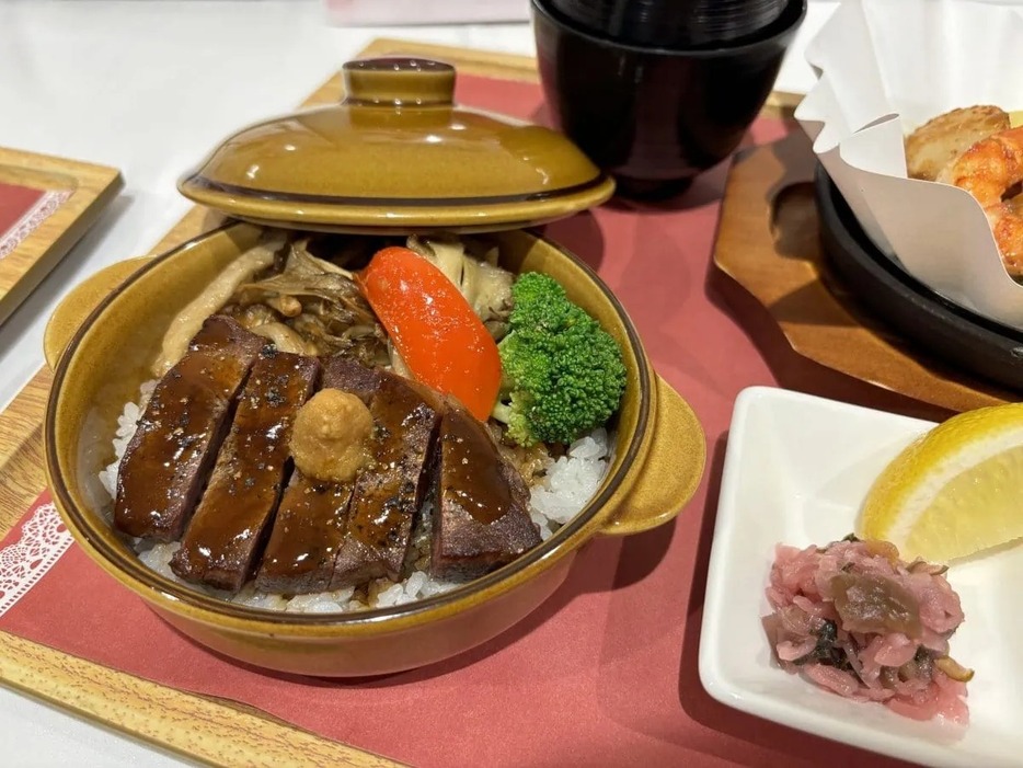 黒毛和牛ステーキご飯＆海老と帆立のあつあつグリル（サラダ・味噌汁・漬物付）