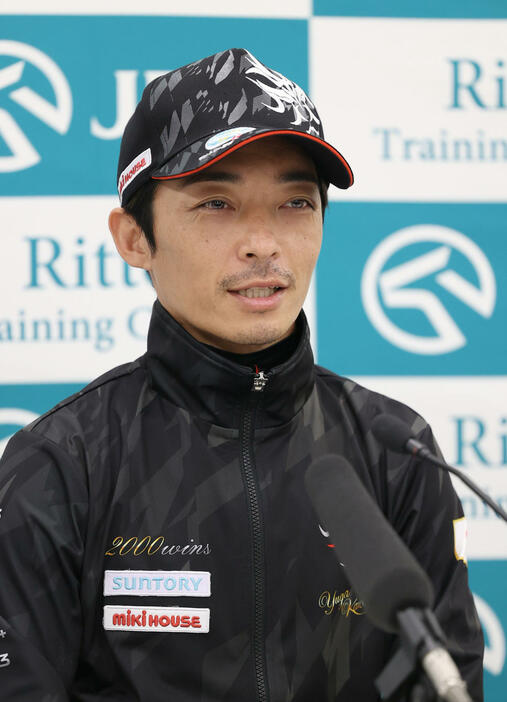 会見を行う川田騎手