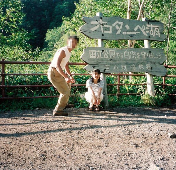 教員とドライブで湖を訪れた高校３年の石田さん（提供写真）