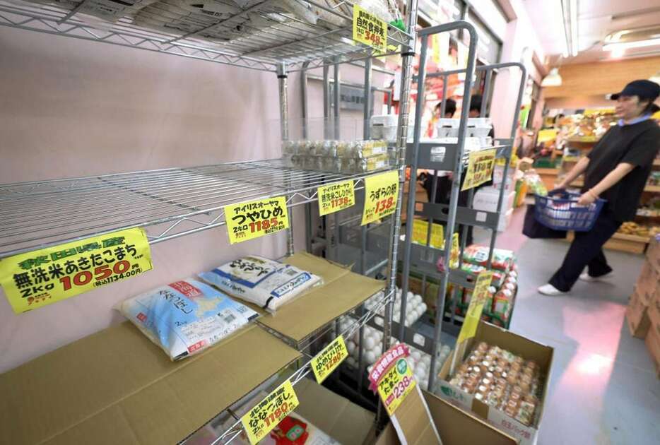 米が品薄になったスーパーの売り場。新米の価格は高騰している＝８月２８日、東京都練馬区内