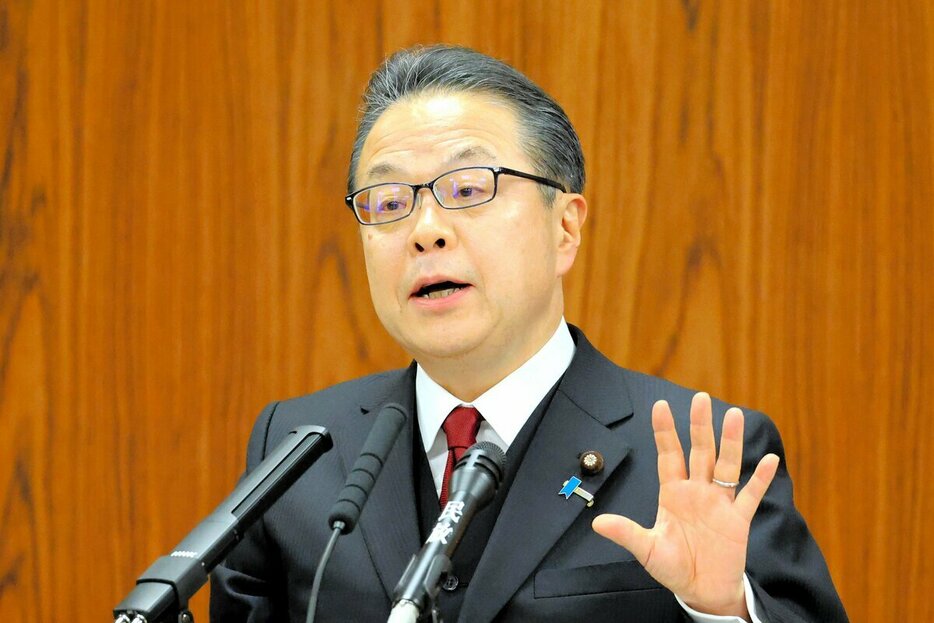 参院政倫審で質問に答える世耕弘成氏