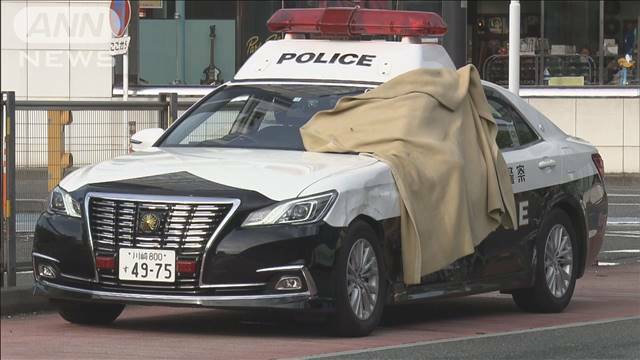 "緊急走行中のパトカーとタクシーが川崎駅前で衝突　警察官1人けが"