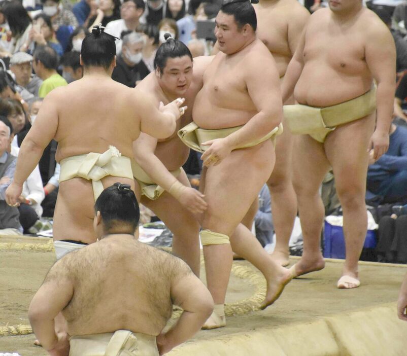 申し合い稽古に参加した欧勝馬（右）（カメラ・大西健太）