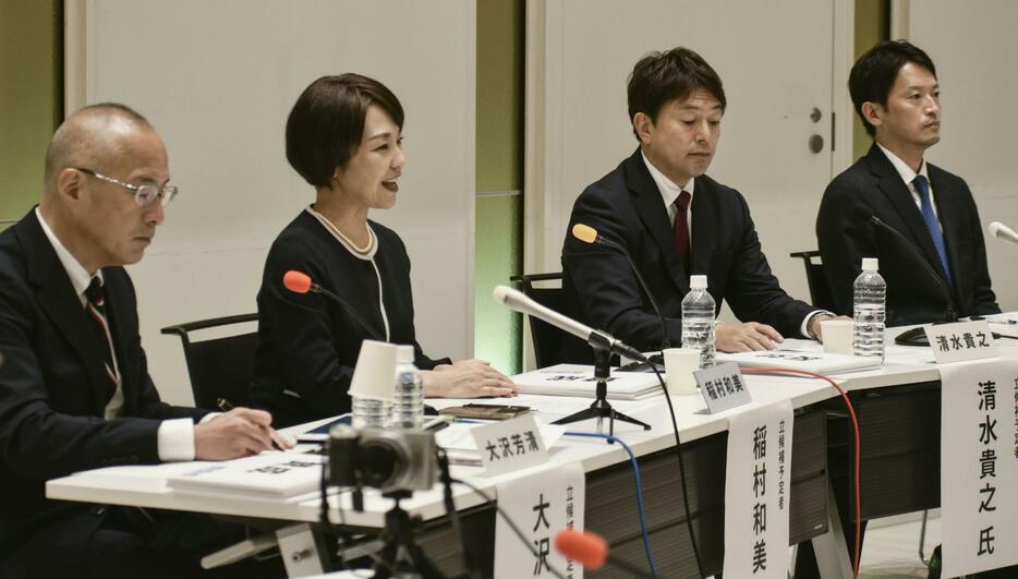 神戸市で開かれた兵庫県知事選の立候補予定者による公開討論会。左から大沢芳清氏、稲村和美氏、清水貴之氏、斎藤元彦氏＝29日夜