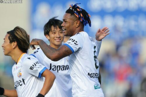 長崎が横浜FCの昇格決定を阻止 [写真]＝J.LEAGUE via Getty Images