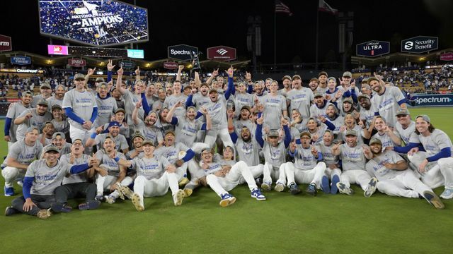 リーグ制覇したドジャースの選手ら(写真：USA TODAY Sports/ロイター/アフロ)