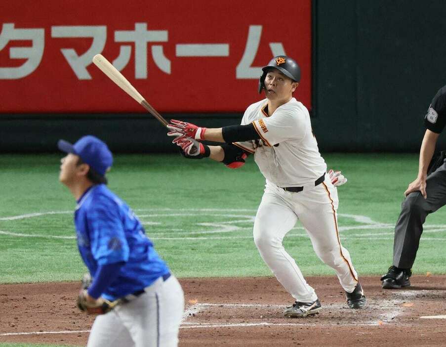 中山が過去のデータでは打てなかったはずの内角速球を捉え決勝ソロ