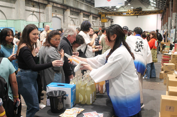 多くの来場者が日本の酒に酔いしれた（サケフェスティバル2024会場）