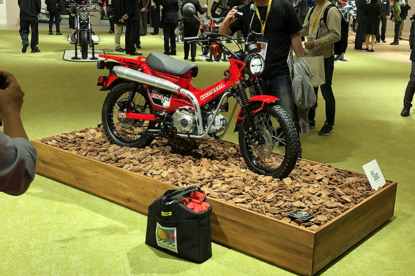 「第47回東京モーターショー」に出展されたCT125のプロトタイプ（2019年、松田義人撮影）。