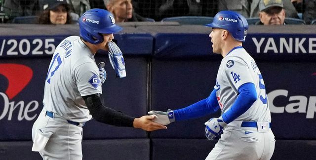 【左から】ドジャースの大谷翔平選手とフリーマン選手（写真：USA TODAY Sports/ロイター/アフロ）