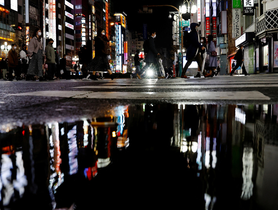 　１０月２５日、総務省が発表した１０月の東京都区部消費者物価指数（生鮮食品を除く、コアＣＰＩ）は１０７．９と、前年同月比１．８％上昇した。写真は２０２２年３月、都内で撮影（２０２４年　ロイター/Kim Kyung-Hoon）