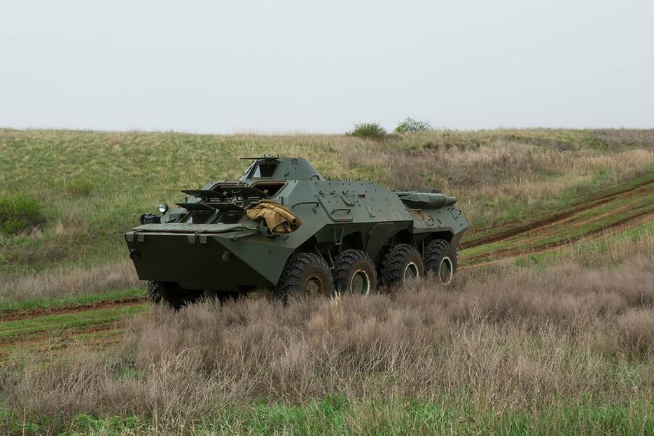 ソ連時代に開発された装甲兵員輸送車「BTR-80」　AnBoris-Shutterstock