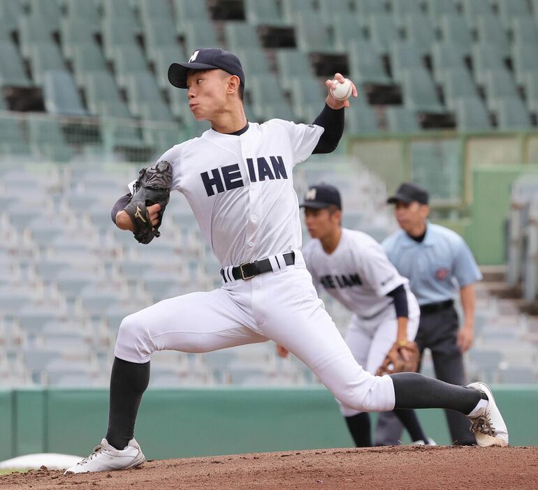 龍谷大平安先発の山本陽斗　（カメラ・馬場　秀則）