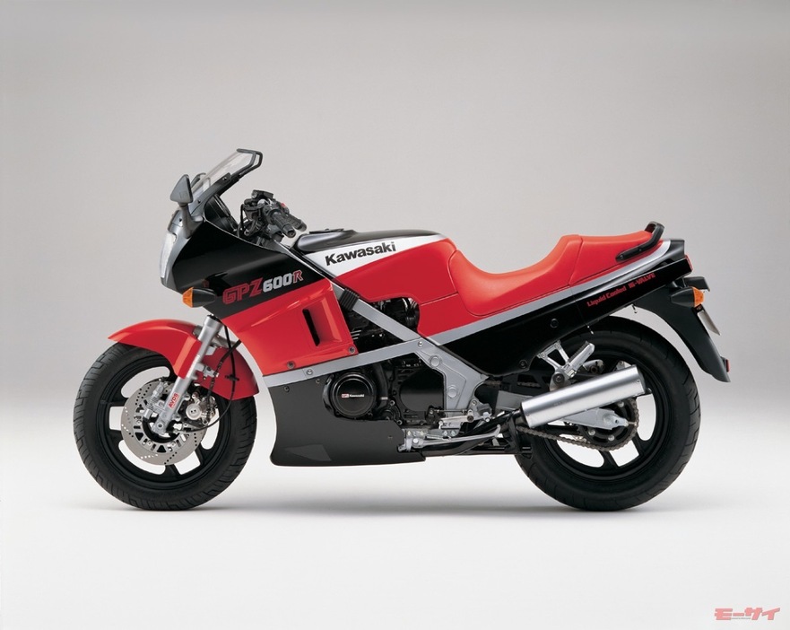 ■GPZ600R（実際の展示車は1986年国内モデル）