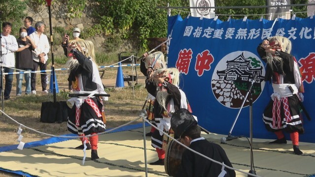 京橋朝市で備中神楽を披露