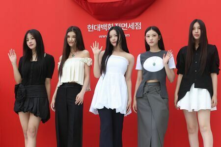 韓国の人気ガールズグループ「NewJeans」（写真：YONHAP NEWS/アフロ）