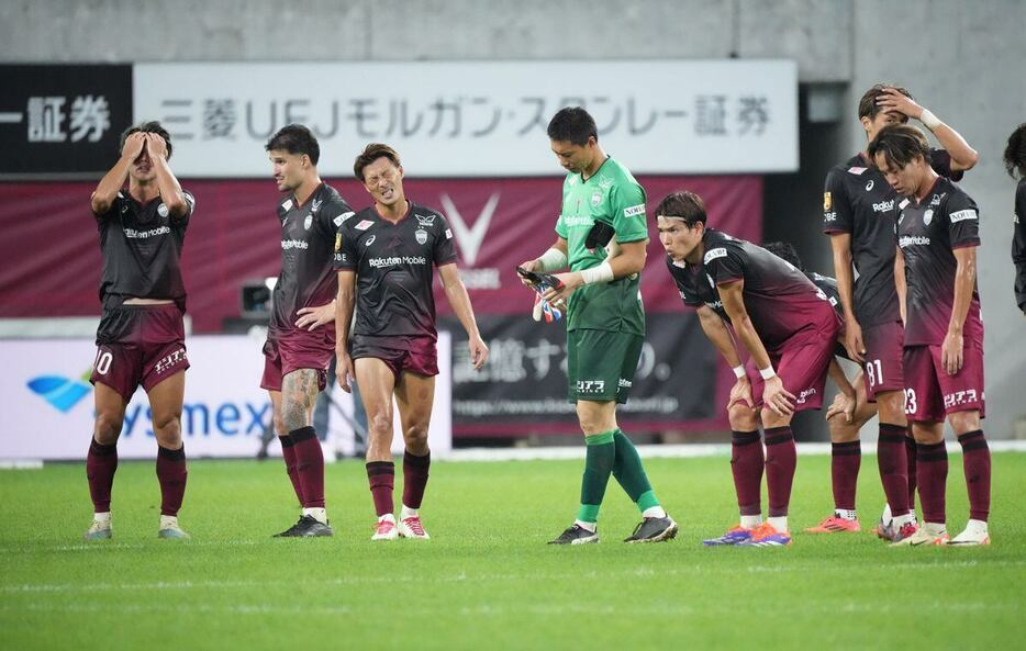 試合に敗れた神戸イレブン＝ノエビアスタジアム神戸（撮影・沢野貴信）