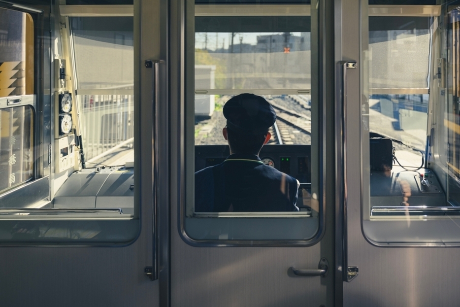 電車の「運転士」の「仕事内容」や「給料」はどのくらい？ 「就職」するには、どのような「勉強」をしたらよいの？