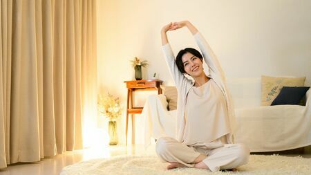 「寝る前にやったほうがいいこと」「やらないほうがいいこと」をご紹介（写真：kapinon／PIXTA）