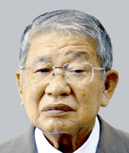 赤嶺政賢氏