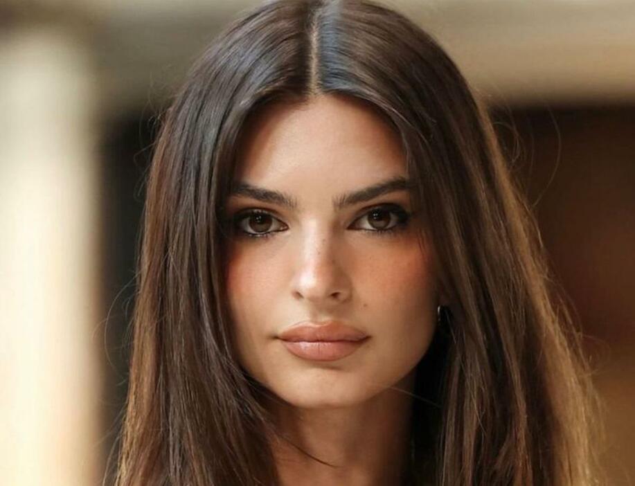 @Emily Ratajkowski/Instagram