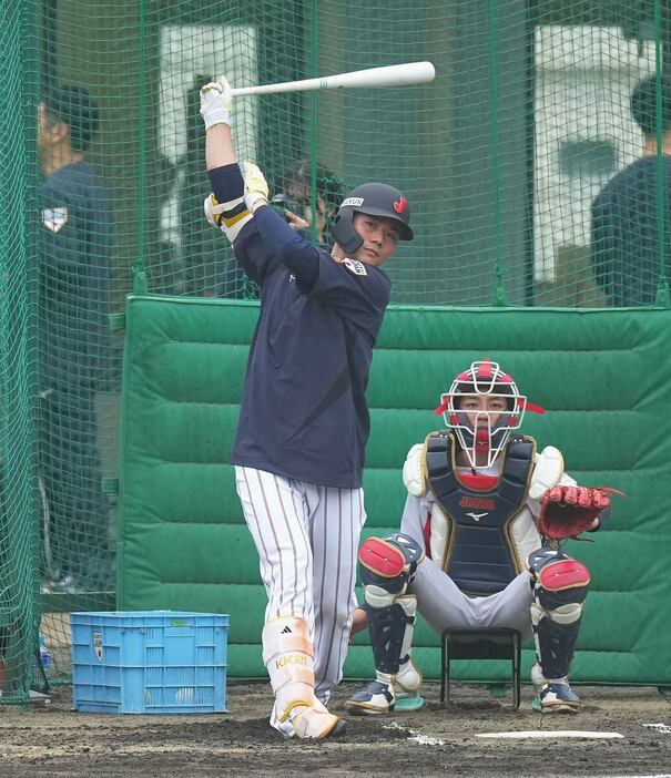 打撃練習する日本ハム・清宮幸太郎＝清武総合運動公園（撮影・松永渉平)