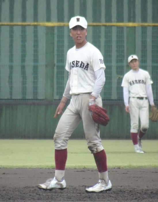 今夏の甲子園で2試合に救援した1年生・川上は、今秋は四番・遊撃で出場している[写真＝BBM]