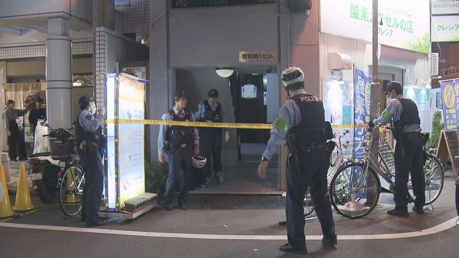 女性店員を殴り現金奪う　男が逃走　広島市