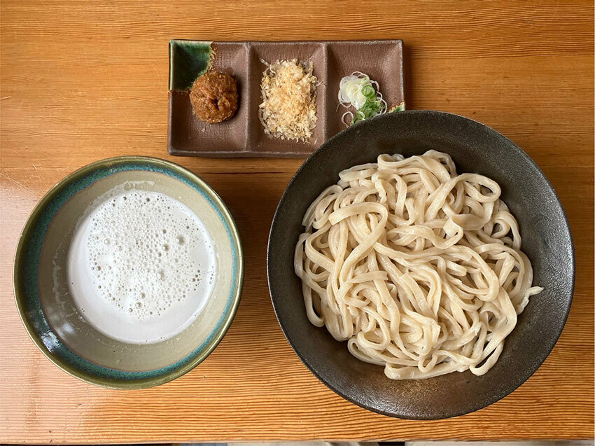 この長野の郷土料理、まさかの激辛！開店前から並ぶ名店で「おしぼりうどん」を実食