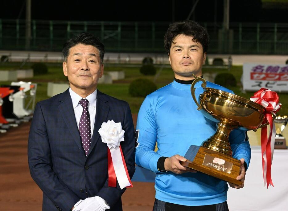 和田圭（右）と坂本勉氏