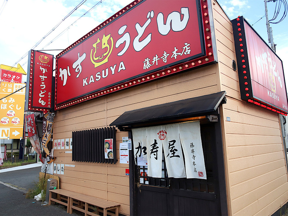 「こういうお店こそ美味しいんだよ」の典型のような外観